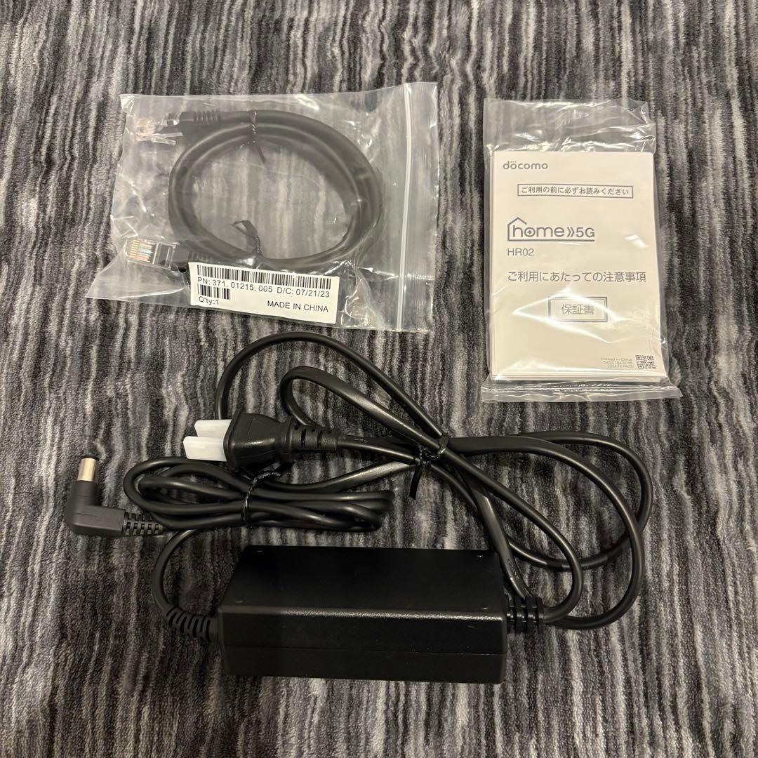 【未使用展示品】docomo  5G ホームルーター HR02