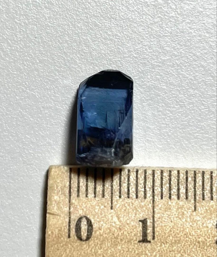 鉱物標本　タンザナイト　原石　タンザニア産